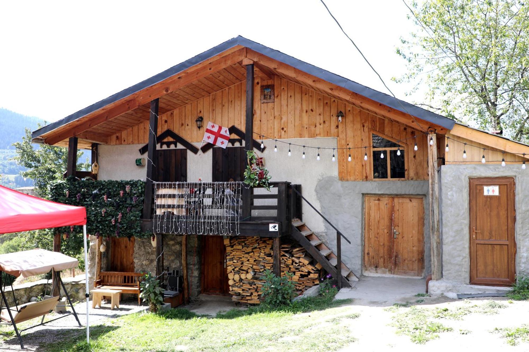 Nadia Guesthouse Местія Екстер'єр фото