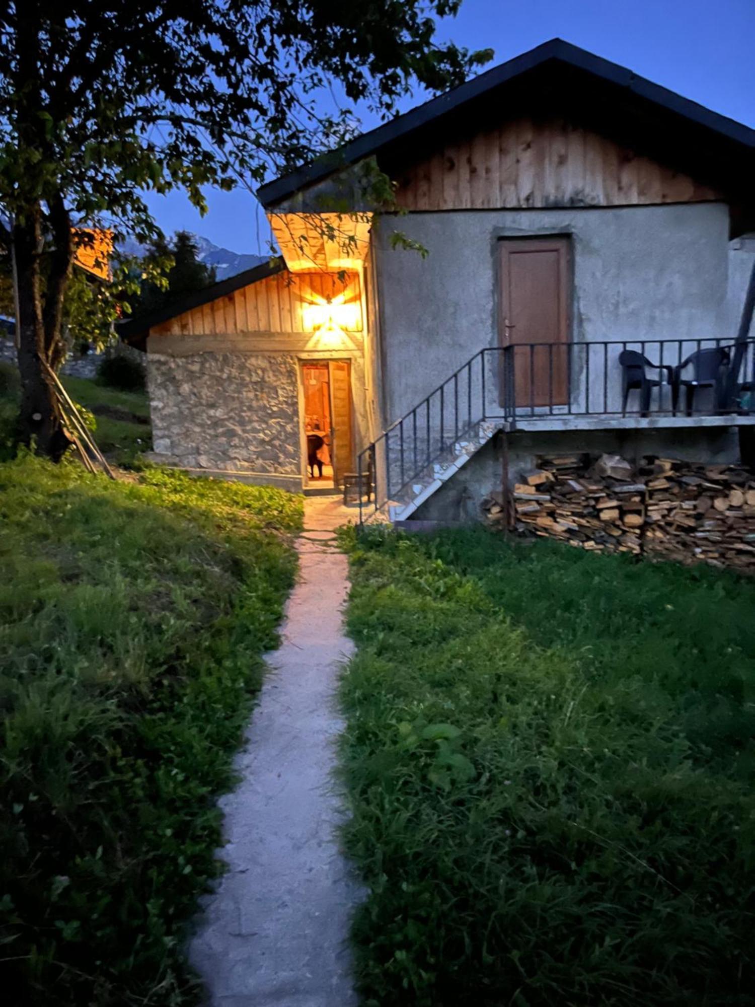 Nadia Guesthouse Местія Екстер'єр фото